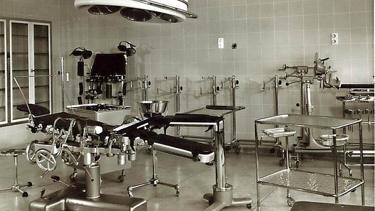 Für die damalige Zeit hochmodern war der Operationssaal des neuen Krankenhauses ausgestattet. Fotos: Archiv/Klinikum
