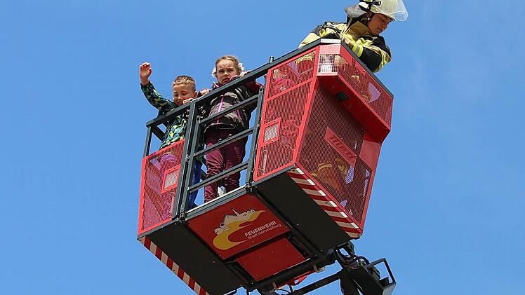 Hoch hinaus ging es mit der Drehleiter.