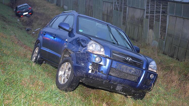Gleich drei Autos waren Dienstagmorgen an einem Unfall beteiligt, der zwischen Dankenfeld und Priesendorf passierte. Alle Fotos: Ronald Rinklef
