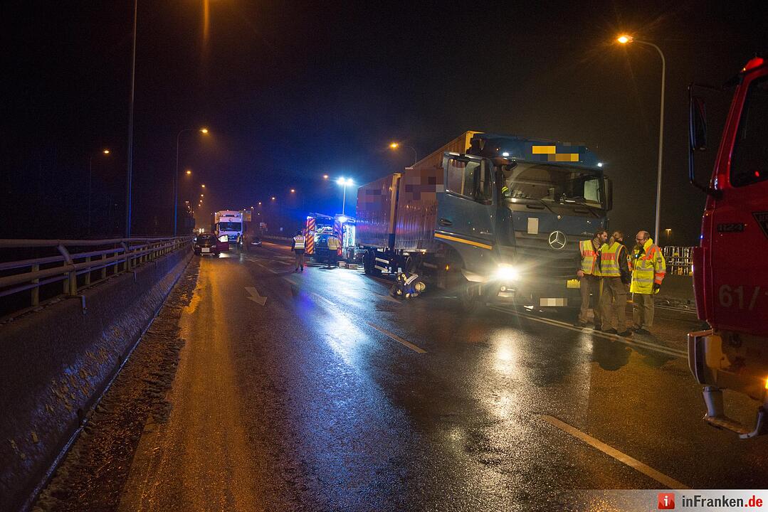 Würzburg: Frau wird in Transporter eingeklemmt und schwer verletztWürzburg in