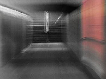 Unterführungen wirken, wenn sie nicht allzu belebt sind, auf viele Menschen bedrohlich. In der Erlanger Kriminalstatistik tauchen sie aber nicht öfter auf als andere Verbrechensorte.  Foto: Michael Busch