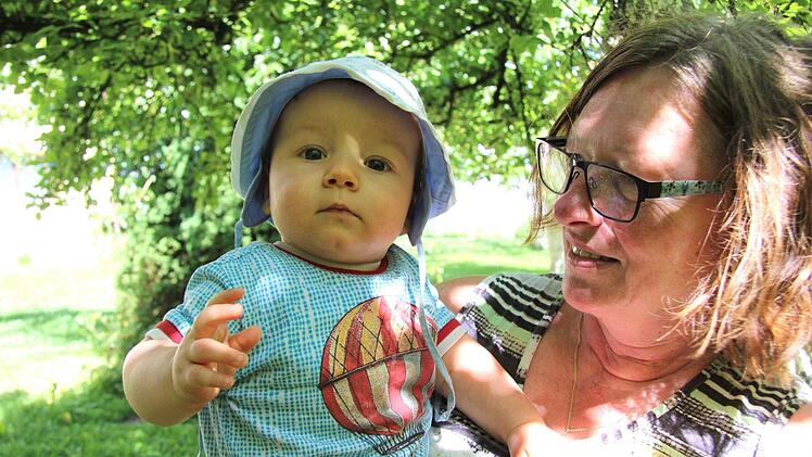 Im Garten der Hausmanns gibt es viel zu entdecken. Foto: Richard Sänger