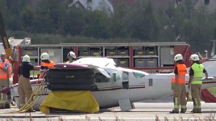 Am Aiport Nürnberg hat eine einmotorige Cessna notlanden müssen. Das Fahrwerk hatte Probleme gemacht. Foto: NEWS5