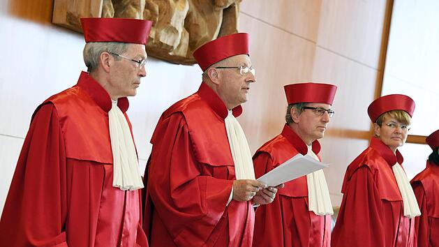 Der Erste Senat beim Bundesverfassungsgericht in Karlsruhe (von links Michael Eichberger, Ferdinand Kirchhof (Vorsitz), Johannes Masing, Susanne Baer) verk&uuml;ndet das Urteil zur Grundsteuer. Uli Deck, dpa