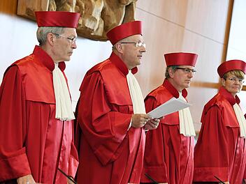 Der Erste Senat beim Bundesverfassungsgericht in Karlsruhe (von links Michael Eichberger, Ferdinand Kirchhof (Vorsitz), Johannes Masing, Susanne Baer) verkündet das Urteil zur Grundsteuer. Uli Deck, dpa