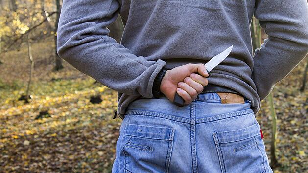 Messerangriff am Mainradweg: Mann  (37) nach Attacke schwer verletzt