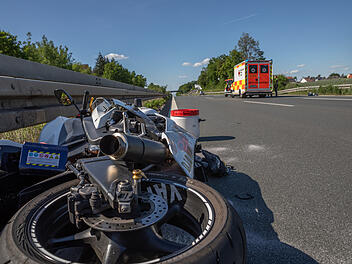 42-j&auml;hriger Biker nach Auffahrunfall lebensbedrohlich verletzt