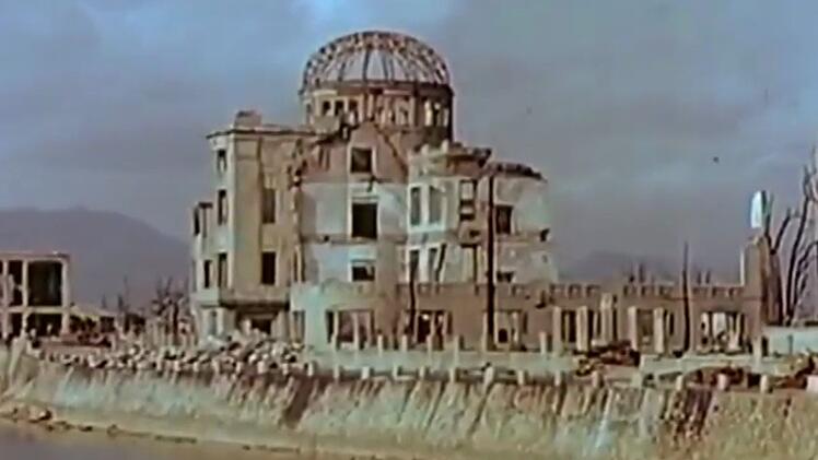 Am 06. August 1945, um 08.15 Uhr, wurde &uuml;ber Hiroshima die erste Atombombe ausgel&ouml;st. Kurz zuvor, am 16. Juli, hatten die USA bei Los Alamos erstmals erfolgreich eine Atombombe gez&uuml;ndet.