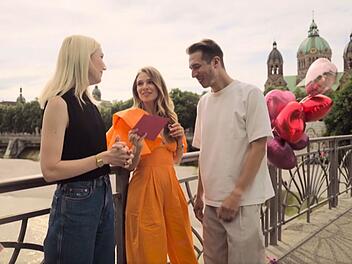 Das könnte was werden: Martha (links) und Matt haben Gefallen aneinander gefunden. Lola Weippert freut's.