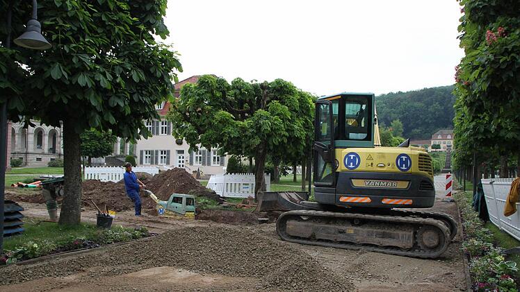 Auch im Schlosspark wird gebaut.
