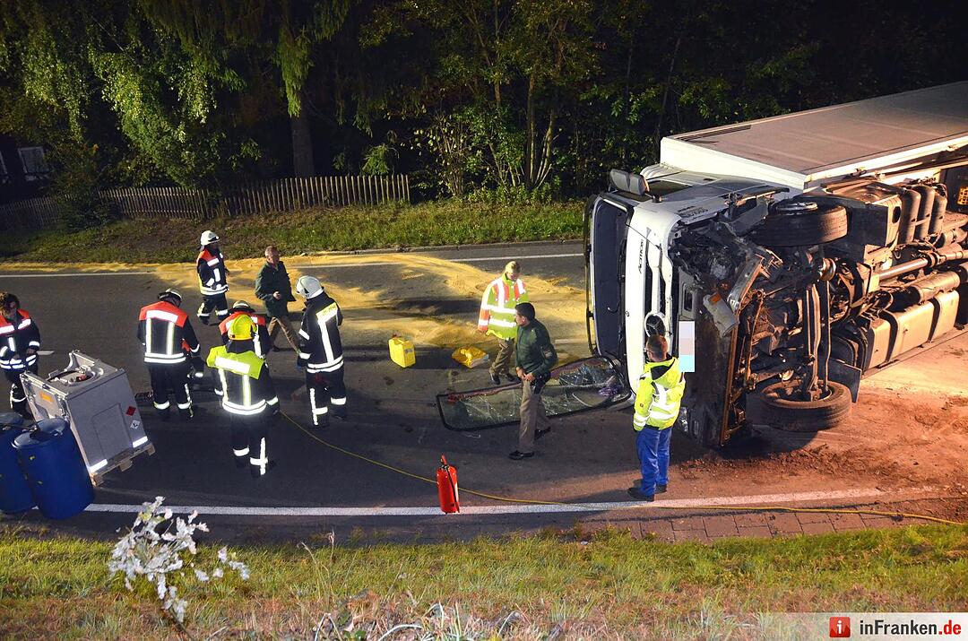 Bergungsarbeiten nach Lkw-Unfall: B27 komplett gesperrt
