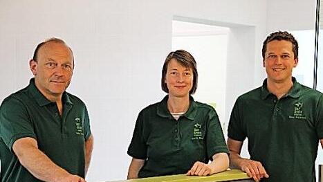 Die drei Ärzte Dr. Stefan Gedecke, Frauke Runge und Dr. David Rossbroich sind die drei Teilhaber der "Tierärzte Wonsees GmbH".  Foto: Katharina Müller-Sanke