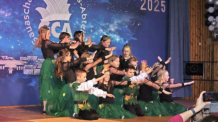 Mini-Showtanzgruppe mit dem Motto Zauberwald