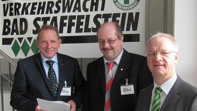 Kleine Verkehrswacht - große Aufgaben - diese meistern (von links) Vorsitzender Walter Mackert, Geschäftssführer Günther Kestel und Schatzmeister Ottmar Kerner. Foto: Monika Schütz