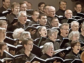 Der Coburger Bachchor zeigte großes Engagement bei der Aufführung des "War Requiems" in St. MorizFoto: Jochen Berger