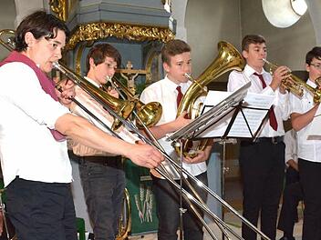 Mit dem Konzert des Posaunenchores begann für die Nachwuchsbläser das Leben im Gesamtchor. Foto: Schmidt