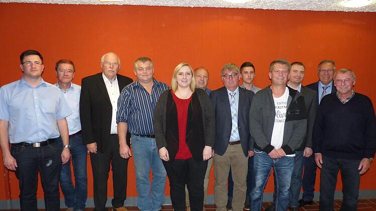 Die Schiedsrichtergruppe Kronach geht mit einer neuen Führungsmannschaft in die nächsten vier Jahre. Im Bild (von links) Andreas Ebert, Harald Welsch, Bezirksvorsitzender Karlheinz Bram, der neue Obmann Helmut Bauer, Corinna Schmittlein, Thomas Mattes, Kreisschiedsrichterobmann Wolfgang Klerner, Fabian Gratzke, Ulrich Pochmann (Gruppe Maintal-Rödengrund), der bisherige Obmann Michael Völk, Bezirksschiedsrichterobmann Siegfried Brehm und Siegbert Rubel. Foto: privat