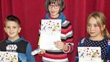 Sie waren erfolgreich beim Vorlesewettbewerb (von links): Fabian Kirchner, Maja Schopf und Alina Karl.  Foto: Gensler