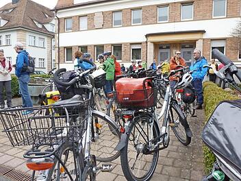 Die Teilnehmer vor der Abfahrt  Fotos: Gerhard Krahl