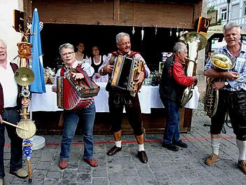 Einheimische und Gäste aus den Partnerstädten - hier aus Wolfsberg - musizieren beim Altstadtfest regelmäßig gemeinsam.  Foto: Richard Sänger (Archiv)