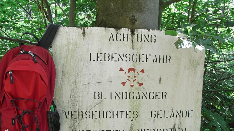 Immer wieder zu sehen: Warnschilder mit drastischer Mahnung. Foto: Joachim Rübel