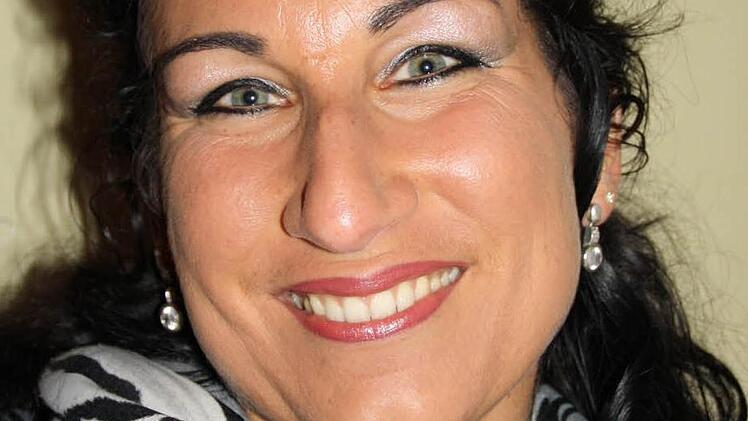 "Wenn ich an Bad Kissingen denke, habe ich kein negatives Bild vor Augen", sagt SPD-Stadträtin Christina Scheit. Natürlich gebe es derzeit viele Baustellen, sieht auch die 34-Jährige, aber: "Dann geht es wenigstens voran." Dass etwa an der Stelle des früheren Steigenberger-Hotels nach dem Abriss eine Brache oder grüne Wiese bleibe, befürchte sie nicht: "Da wird sich was tun", ist sie sicher. Und am meisten wundere sie sich oft darüber, wie sich die Bürger über Kleinigkeiten aufregen. Ihr Wuns...