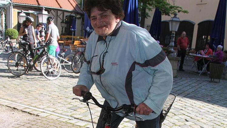 Elisabeth Rüger ist aus Marktleugast mit dem Fahrrad angereist, meisterte dann die Rundstrecke und machte sich anschließend wieder auf den Nachhausweg. Ohne Elektromotor! Foto: Sonja Adam
