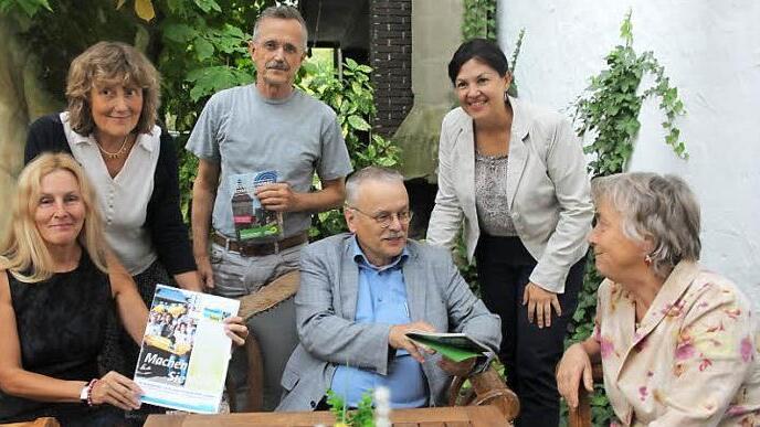 Sie wollen ihren Beitrag zur Bekämpfung von Flüchtlingsursachen leisten (von links): Odette Eisengräber-Sarter, Elisabeth Hoffmann (Bund Naturschutz), Kreisrat Matthias Rudolph, MdB Uwe Kekeritz, Zweite Bürgermeisterin Angela Hofmann und Kreisrätin Edith Memmel.  Foto: Veronika Schadeck