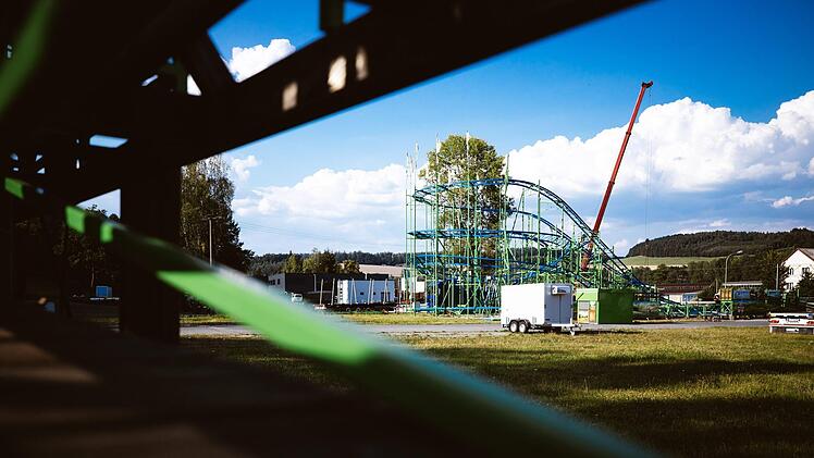 Der Aufbau beim Freischießen läuft. Foto: Marian Hamacher