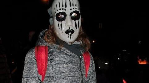 Richtig gruselig: Max und Marlene Weigl mit Mama Melanie