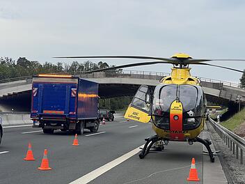 A3 bei Wiesentheid: Schwerverletzte bei Autounfall - Rettungshubschrauber mit Panne