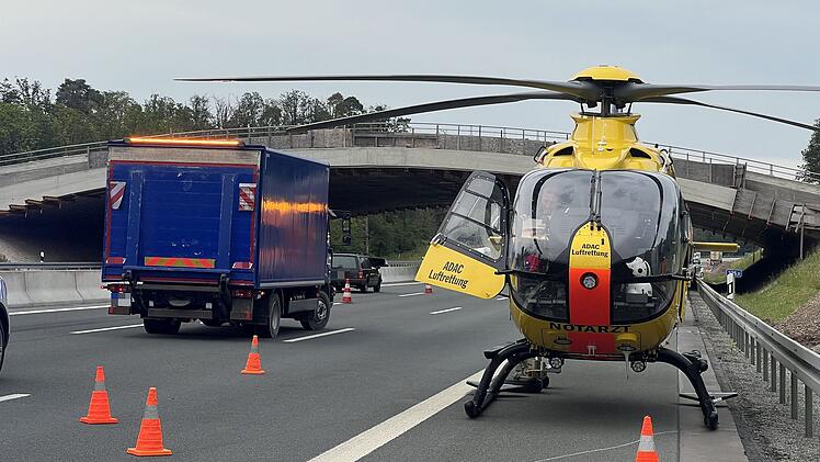 A3 bei Wiesentheid: Schwerverletzte bei Autounfall - Rettungshubschrauber mit Panne