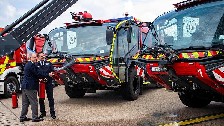 Flughafen-Feuerwehr am Airport Nürnberg erhält drei neue Löschfahrzeuge