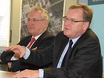 Bayerns Innenminister Joachim Herrmann (links) und OB Andreas Starke informierten am Freitag Medienvertreter auch über die Entscheidung der Bundespolizei, ein Ausbildungszentrum in Bamberg zu schaffen.Foto: Ronald Rinklef