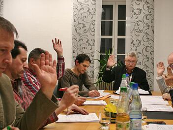 Alle Beschlüsse einstimmig gefasst: das Gremium der Verwaltungsgemeinschaft mit Vorsitzendem Bürgermeister Peter Hart Foto: Wener Vogel