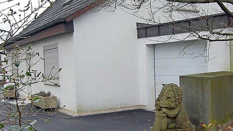 Heute steht an der Stelle des ehemaligen Feuerwehrhauses in der Unteren Brunnengasse 2 eine Garage.  Fotos: Andreas Welz