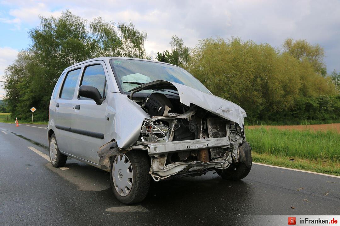 Zwei Autos kollidieren bei Eggolsheim