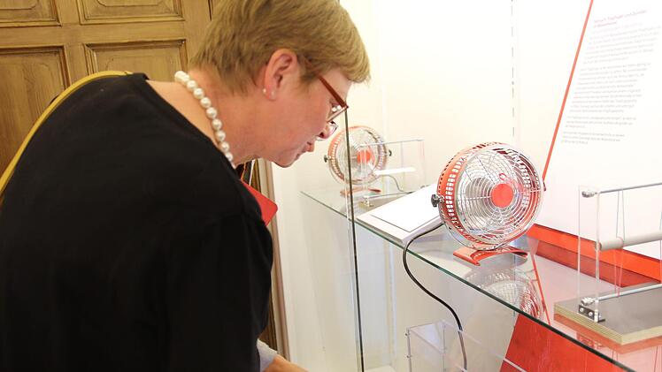 Professor Christiane Fritze, Präsidentin der Hochschule, beim Rundgang Foto: Desombre