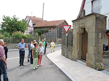 Mitte Juli sah sich die Jury in Wermerichshausen um. Jetzt kam das Ergebnis: 74 von 100 Punkten. Im nächsten Jahr geht es auf Bezirksebene weiter.  Foto: Thomas Malz