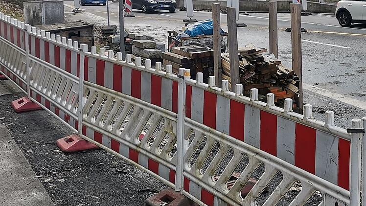 Baustelle, Absperrung, Sperrung, Bauarbeiten, Stra&szlig;ensanierung