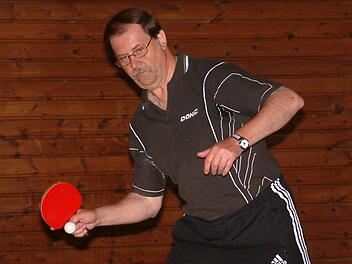 Eine geschlossene Mannschaftsleistung legte der ATSV Reichenbach in der 1. Kreisliga beim bislang souveränen Spitzenreiter TSV Stockheim an den Tag. Beim 8:8 war Eugen Eichhorn einer der sechs Reichenbacher, der eines seiner zwei auszutragenden Einzel gewann. Foto: Hans Franz