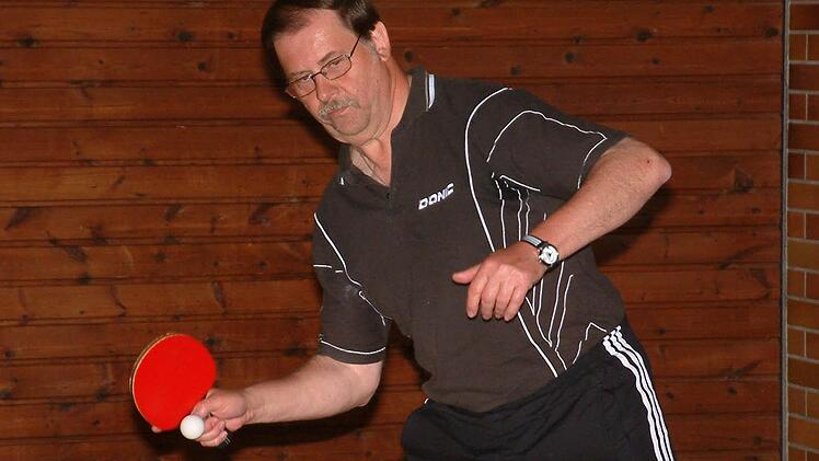 Eine geschlossene Mannschaftsleistung legte der ATSV Reichenbach in der 1. Kreisliga beim bislang souveränen Spitzenreiter TSV Stockheim an den Tag. Beim 8:8 war Eugen Eichhorn einer der sechs Reichenbacher, der eines seiner zwei auszutragenden Einzel gewann. Foto: Hans Franz