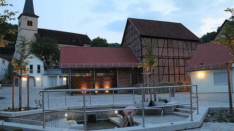 Sulzthal hat seit vergangenem Jahr eine neue Ortsmitte.Fotos: Gerd Schaar