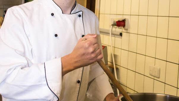 Der 27-Jährige hat schon in mehreren Ländern und bei Sterne-Köchen gearbeitet.