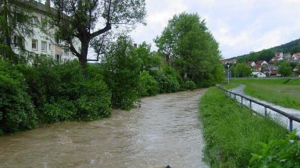 Beim Hochwasser im Mai 2006 wurde aus der Dobrach ein reißendes Gewässer. Foto: Feuerwehr Kulmbach