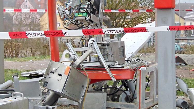 Ein Mann hat sechs Automaten in die Luft gesprengt.  Foto: Josef Hofbauer