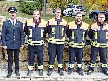 Von links: Kreisbrandinspektor Stefan Düthorn, Kreisbrandmeister Gerald Uch, aus Burglesau: Kommandant Florian Tempel, Ralf Wagner, Johannes Dück, stellvertretender Kommandant Sascha Heidenreich sowie Bürgermeister Roland Kauper