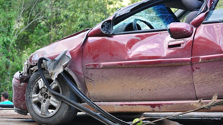 Autos nach Unfall im Kreis Ha&szlig;berge abgeschleppt