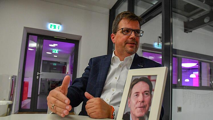 Lange äußerte sich auch zu Michael Stoschek (kleines Bild) und dessen Firma Brose: Er stehe voll hinter einer Erweiterung in Bamberg, was auch im Einklag mit Schutz des Sandmagerrasens am Landeplatz möglich sei. Foto: Ronald Rinklef