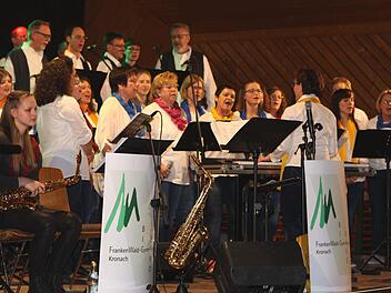 Der Gospelchor Kronach war zum zweiten Mal in Neufang zu Gast und hatte wieder die FGW-Big-Band mitgebracht. Foto: Michael Wunder